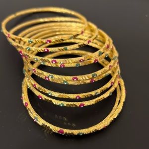 🎉2 for $25 🎉 deal
Bangles set
